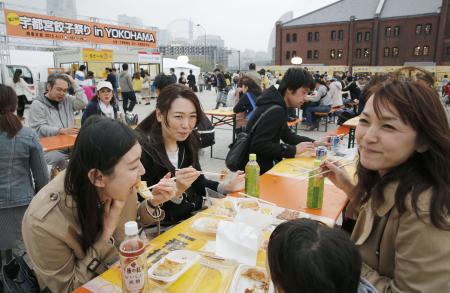 横浜で「宇都宮餃子祭り」