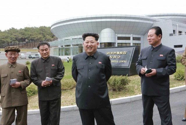 北朝鮮、ミサイル施設を新設 金正恩氏「継続して打ち上げる」