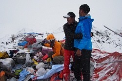 ネパール地震:雪崩、雲切り裂き迫る エベレスト登山の日本人、想像超える規模