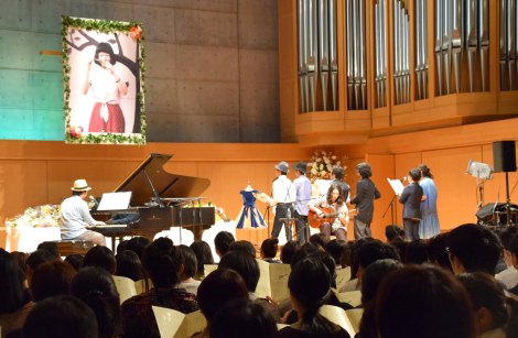 千葉はなさんお別れの会にファン600人 本人の意思でライブ形式に