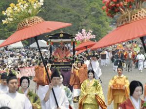 新緑歩く平安絵巻、ドローン警戒も…京都・葵祭