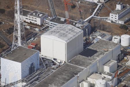 建屋カバー解体準備…放射性物質飛散に懸念 2015年05月16日