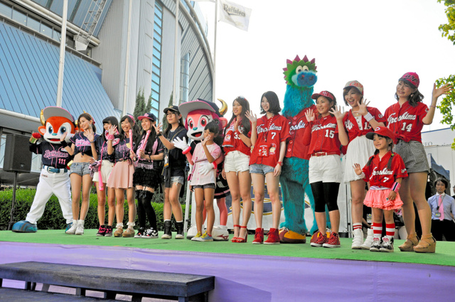 カープ女子ＶＳオリ姫がイベントで熱戦！５０人綱引き大会も！