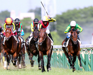ドゥラメンテ優勝、２着はサトノラーゼン 競馬ダービー
