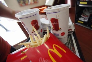 UPDATE 1-米マクドナルド、5月の世界既存店売上高0.3％減 予想ほど減少せず
