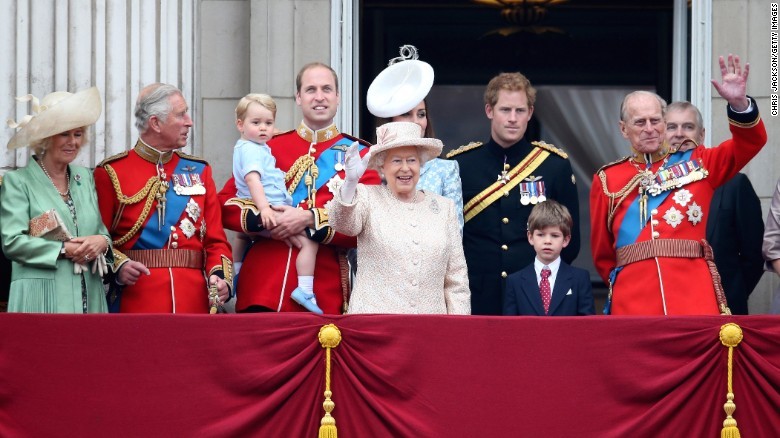 エリザベス女王の誕生日祝賀行事、英王室４世代が勢ぞろい