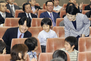 悠仁さま、ご両親と映画を鑑賞