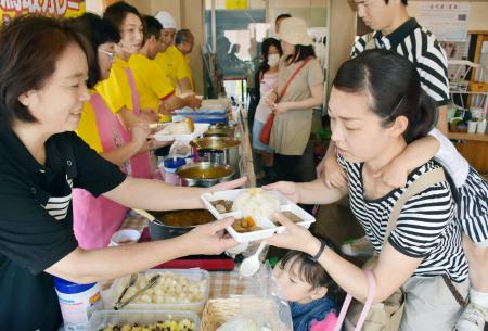 「ルー消費日本一」をＰＲ 鳥取のカレー食べ比べ