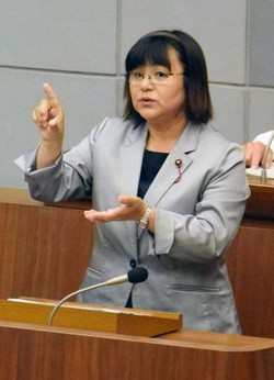 全国初ろうあ市議：手話で質問、通訳と市長答弁スムーズに