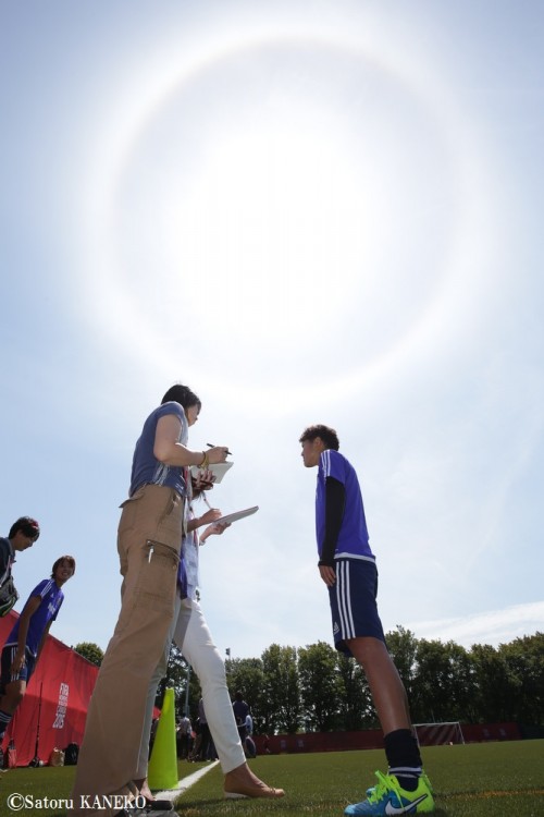 なでしこ練習中に珍しい光景…太陽の周りに大きな丸い虹