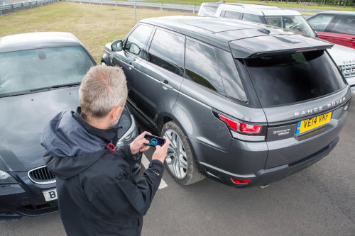 英国ジャガー・ランドローバー「レンジローバー」スマホで遠隔操作が可能に