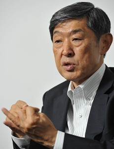 戦後７０年談話：報告書に「侵略」 北岡氏が意向 懇談会