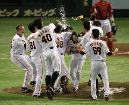 巨人、今季２度目のサヨナラ勝ち〈３０日のセ・リーグ〉