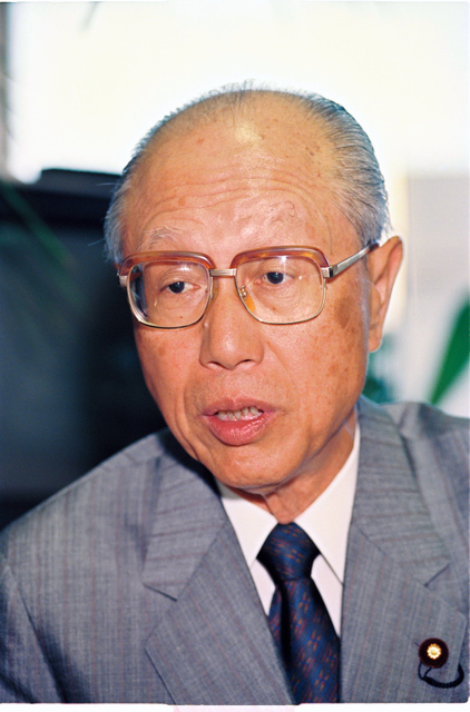 田辺誠さん死去 旧社会党の委員長、９３歳