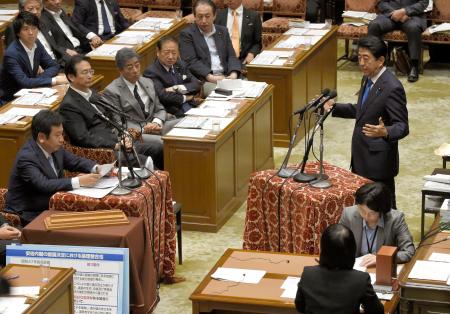 安倍首相「私に最終的責任」 報道圧力発言は「遺憾で非常識」