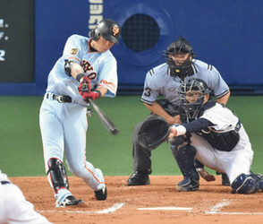 巨人・亀井、ソロソロ本領 完封