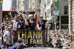 米国代表が優勝パレード サッカー女子Ｗ杯で頂点