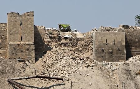シリア：アレッポで地下道爆破 世界遺産の城壁損壊