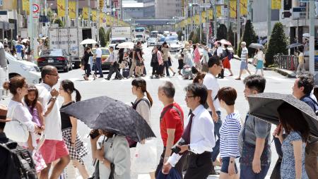 猛暑日、１２０カ所超 ことし最多、１４日も注意を