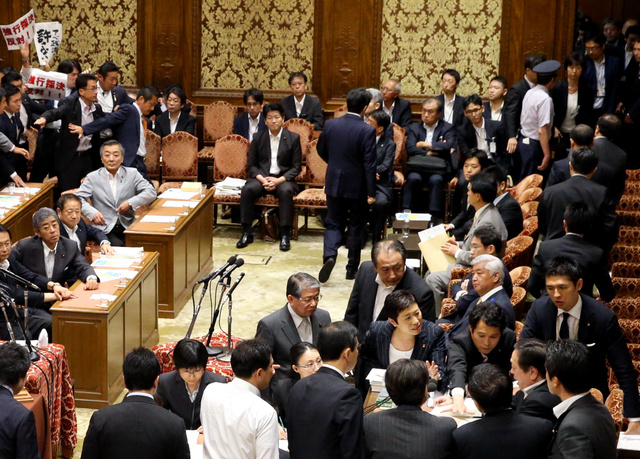 【新安保法制 特別委で強行採決 各社社説】北國新聞 福井新聞 京都新聞 神戸新聞