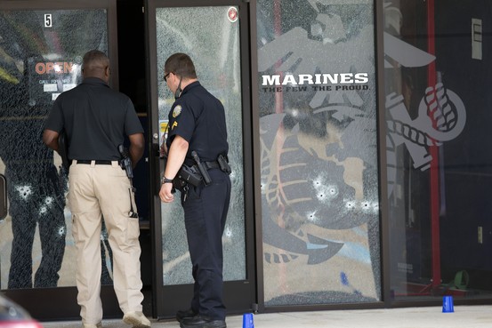 米軍施設で銃乱射４人死亡 犯人の男は射殺 大統領が徹底捜査約束