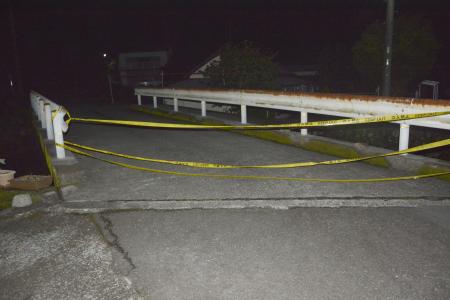 シカよけ柵の電線が川に、２人感電死・５人けが