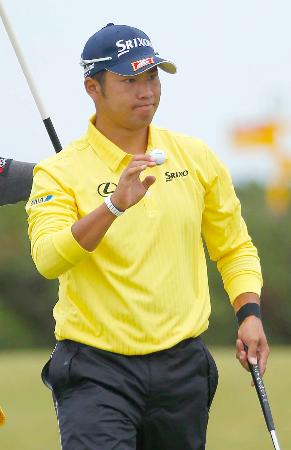 ゴルフ全英、松山は１８位に後退