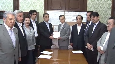 ＪＲ駅トイレ「自民党」落書き＝器物損壊容疑で捜査―警視庁