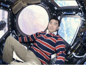 油井さん「無事に到着しました」地球バックに宇宙初ツイート