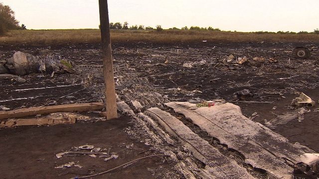 ロシア製ミサイルの破片か、旅客機墜落のウクライナ東部で発見