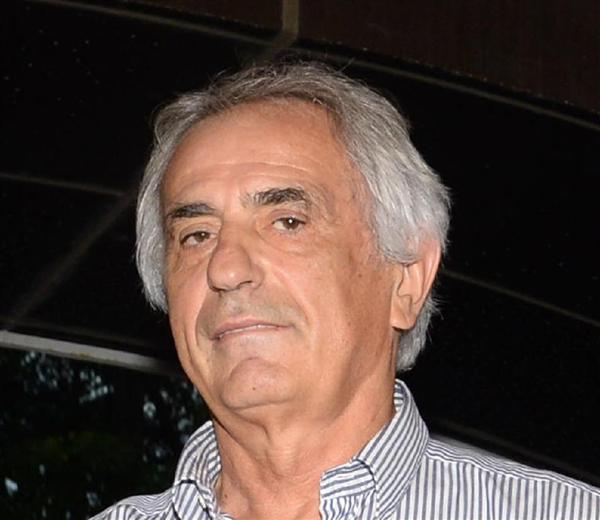 日本代表ハリル監督が接触事故 運転中にタクシーと