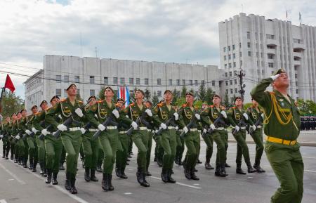 ロシアで対日戦勝軍事パレード…１千人超が行進 2015年08月29日 18時56分