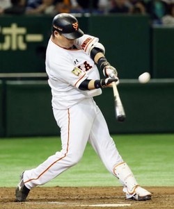 巨人・村田、１３年連続２桁本塁打がＶ弾に！「勝ててほっとしています」