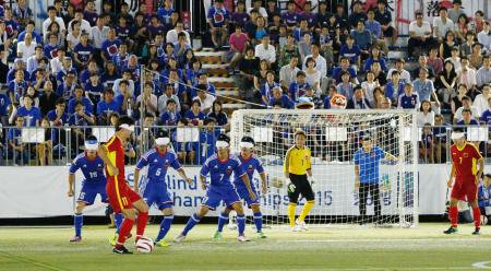 アジア視覚障害者サッカーが開幕 バリアフリーの会場盛況