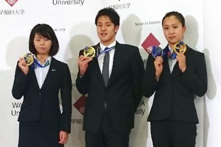 渡部香生子、瀬戸大也ら早大総長に世界水泳金を報告