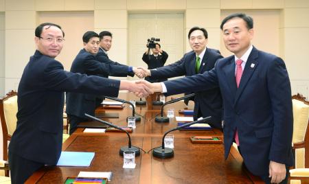 韓国と北朝鮮の離散家族、１０月に再会で合意 昨冬以来