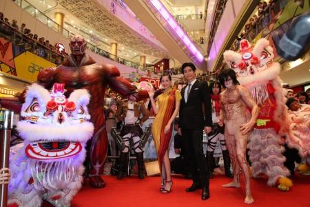 進撃の春馬、水原希子と「巨人後編」香港上映会出席