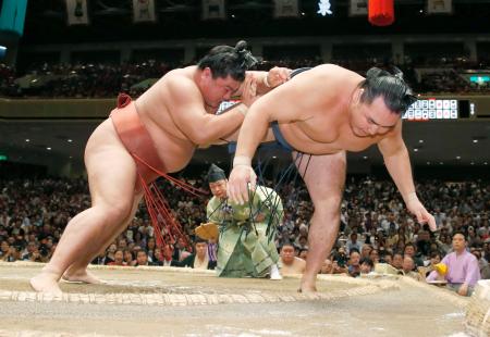 嘉風、戦後17人目の連日金星 白鵬に続き鶴竜破る