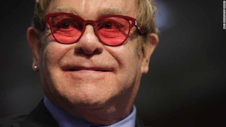 エルトン・ジョン、ＬＧＢＴについてプーチン氏と電話会談？ ロシア側は否定