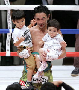 山中、悔し泣きＶ９！難敵に“神の左”不発…「もっとできた」／ＢＯＸ