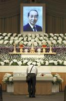 「塩爺」に別れ、小泉・福田両元首相ら1500人 2015年09月24日