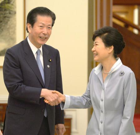 韓国大統領「慰安婦問題 解決を」 公明代表と会談