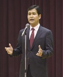 選挙：知事選 「持続可能で力強い県に」 幸山氏が出馬表明、現職ＶＳ前熊本市長 ／熊本