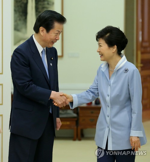 公明代表と韓国外相、慰安婦問題解決の必要性で一致