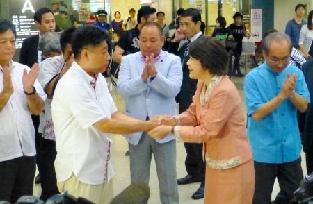 島尻沖縄相、知事との会談見送りへ…調整つかず 2015年10月10日 22時21分