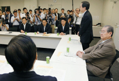消費増税時、軽減税率が軸 宮沢氏に自民税調会長交代