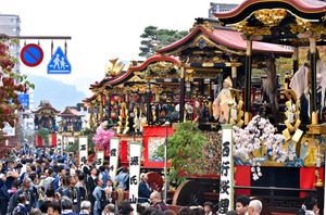 鉦や太鼓奏で「コンチキチン」 大津祭１４万人が楽しむ