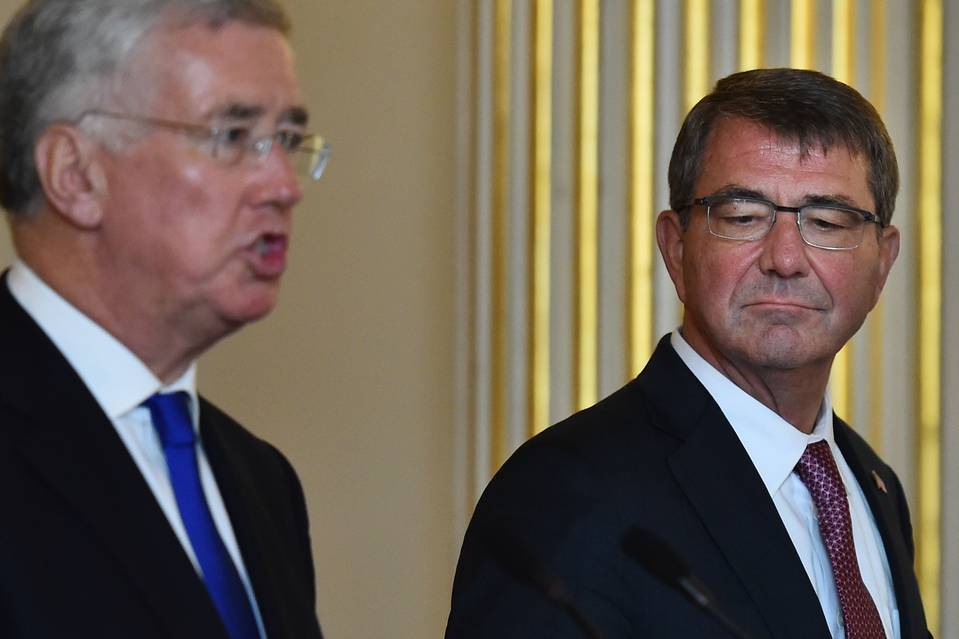 米軍、シリア反体制派を支援 武器弾薬を直接供与