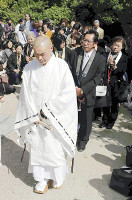 不眠・断食９日、千日回峰行の「堂入り」始まる 2015年10月14日