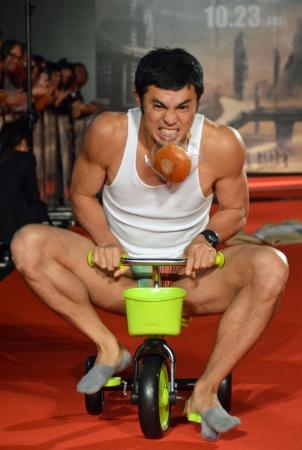 小島よしお、芸能界は結婚ラッシュも「僕は相手がいません」